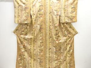 蝶に八重梅・笠松模様小紋着物